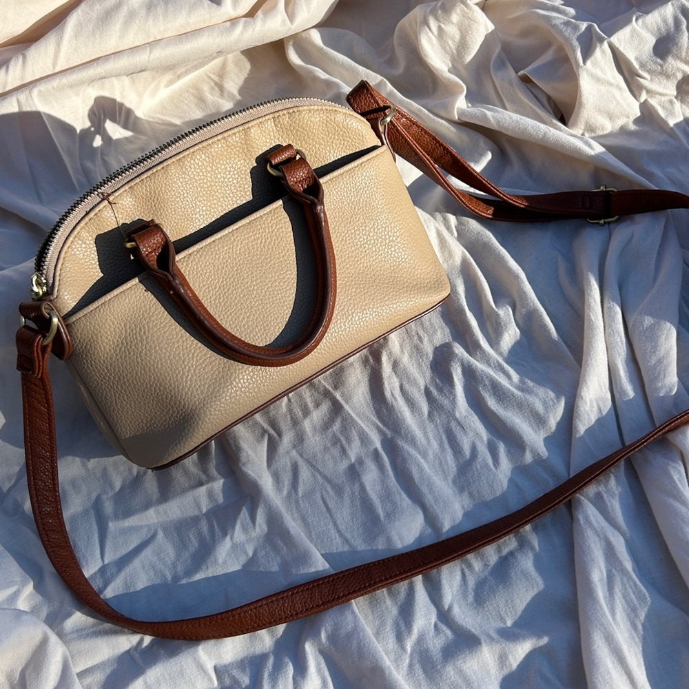 Cream Leather Crossbody Bag with Gold Hardware - Picture 3 of 4